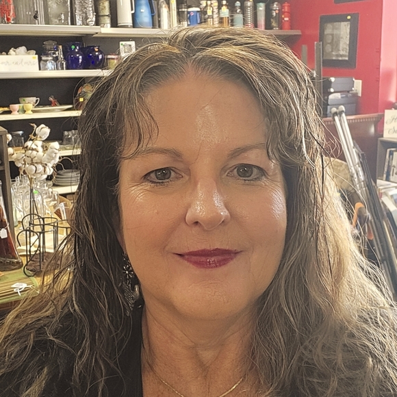 Meet your Posher, Debbie - Picture 1 of 1